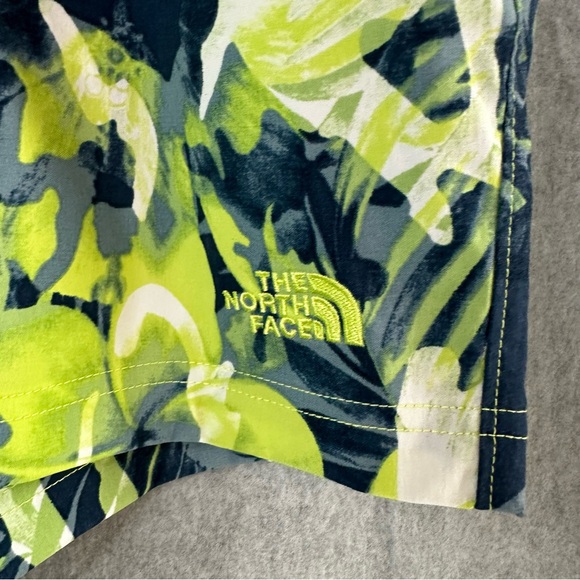 The North Face Shorts Pull on Classic Hybrid Trunks Swim Athletic Pockets - Picture 2 of 15